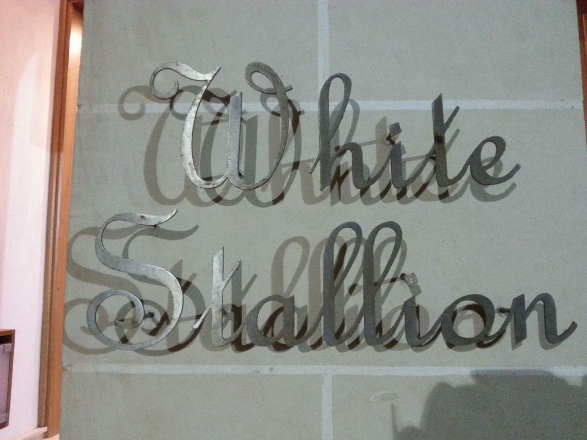 מליאהה White Stallion מראה חיצוני תמונה